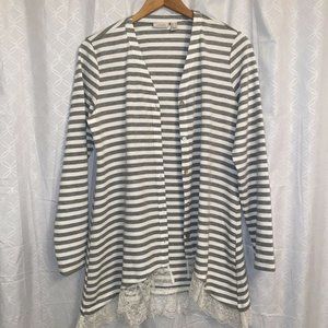 Logo Lori Goldstein gray white lace trimmed M